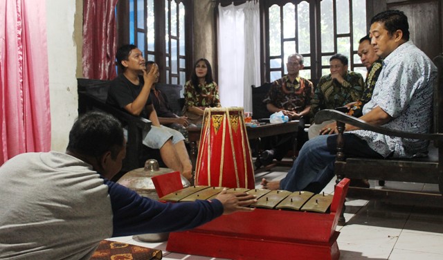 Dewan Kunjungi Perajin Gamelan Desa Ngablak Pati