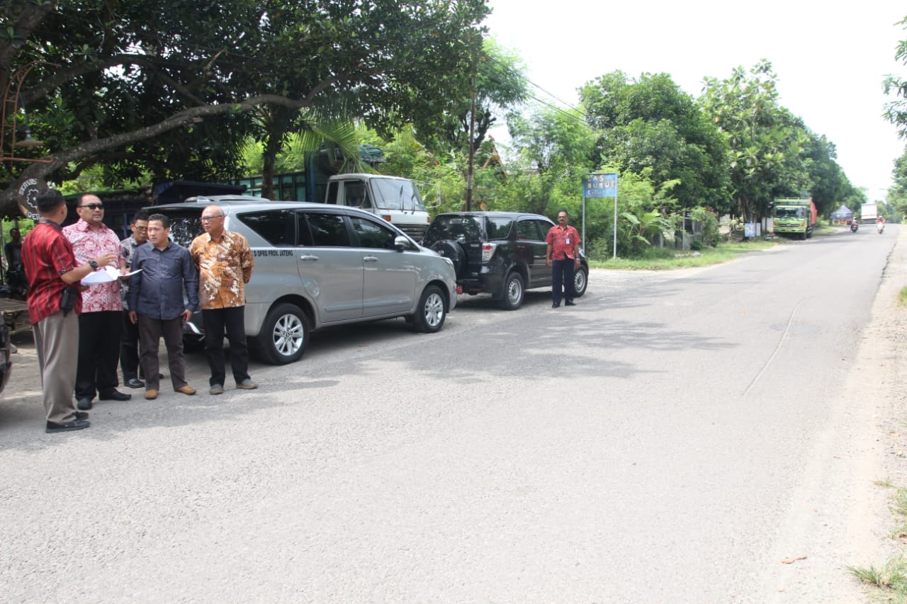 Pemasangan Lampu Jalan Lasem-Sale Perlu Diperhatikan