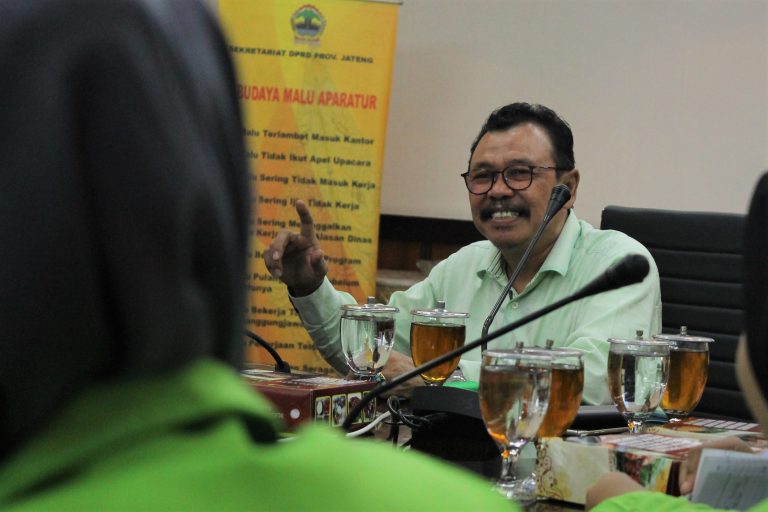 Mahasiswa UIN Walisongo Kuliah di Gedung Berlian