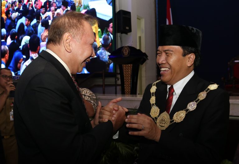 Dr Rukma Hadiri Pelantikan Rektor Undip