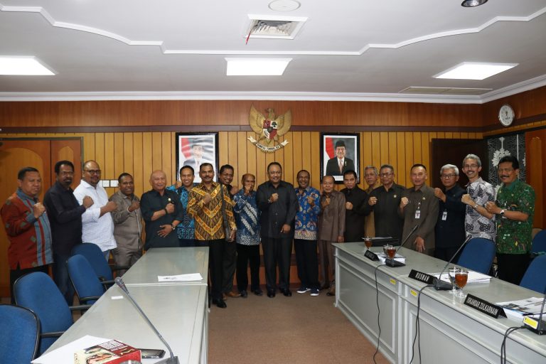 Komisi D Paparan Kinerja di Hadapan DPRD Papua Barat