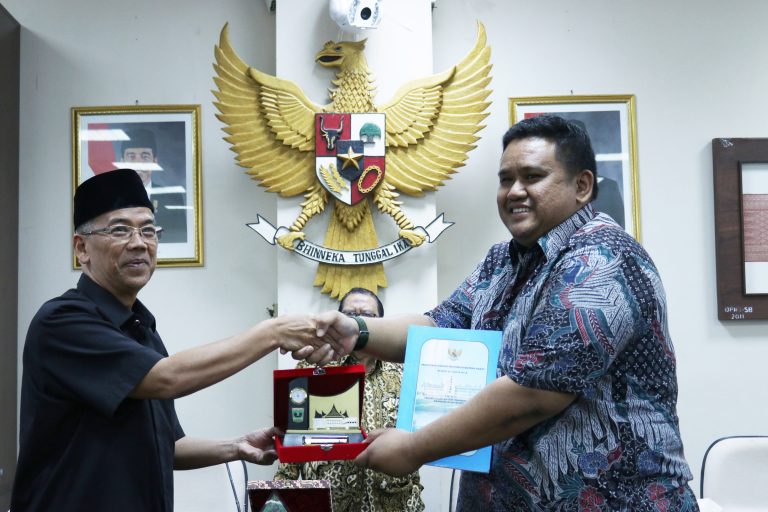 Raperda Provinsi Cerdas Wajib Jadi Pedoman Masyarakat dan Dunia Usaha
