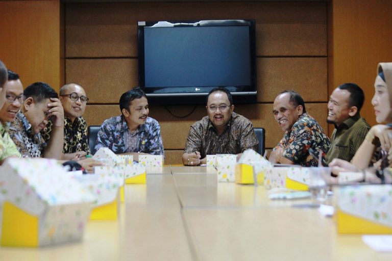 Dewan Dorong PLTS Rooftop di Gedung Pemerintahan