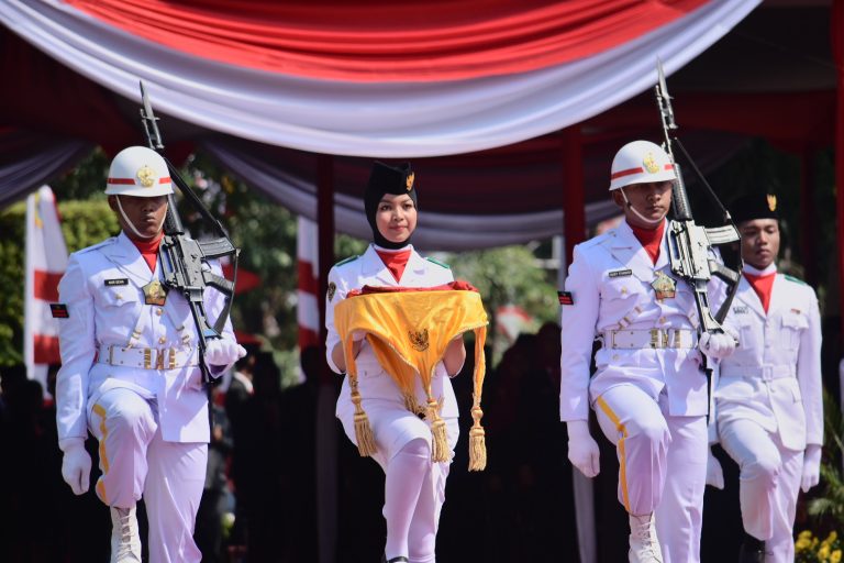 Gubernur Ingatkan Filosofi ‘Holopis Kontul Baris’
