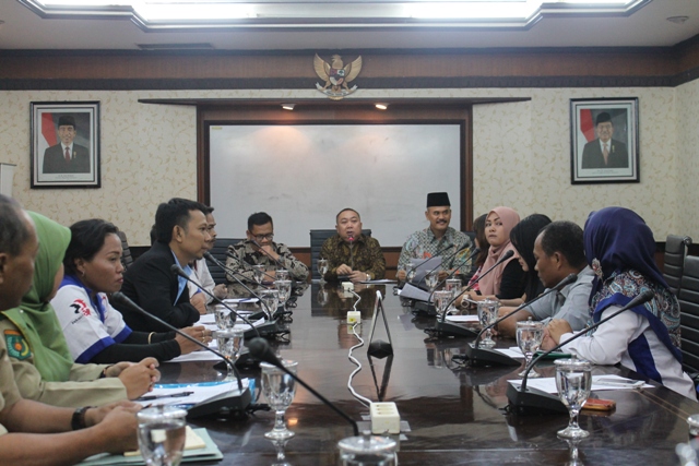 Puluhan Pekerja Garmen Mengadu ke DPRD Jateng