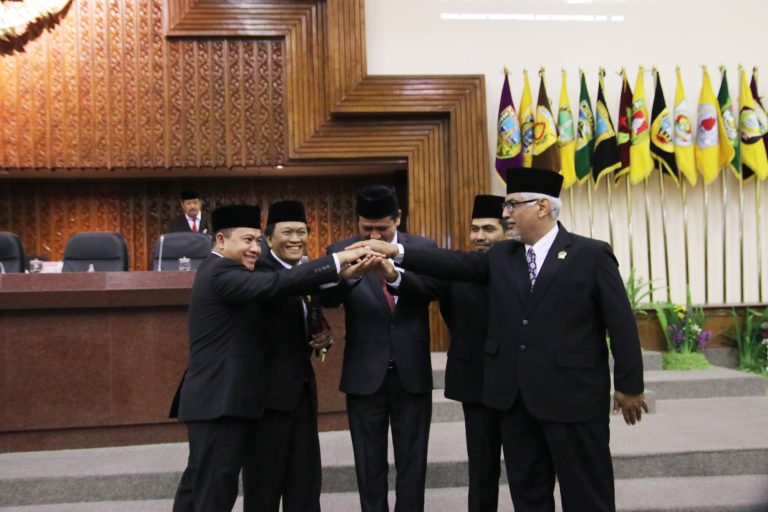 Lima Pimpinan DPRD Jateng Ambil Sumpah Jabatan