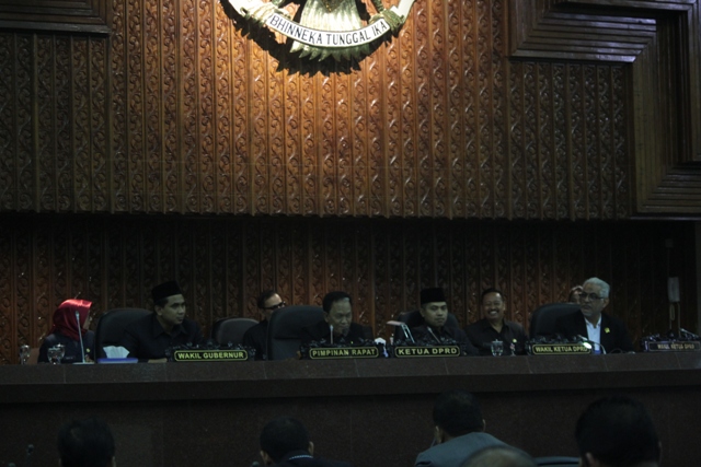 RAPAT PARIPURNA: Pandangan Umum Fraksi terhadap 3 Raperda