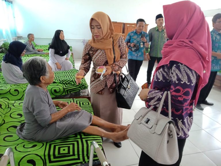 Komisi E Berharap Pelayanan dan Anggaran Panti Lanjut Usia Bertambah