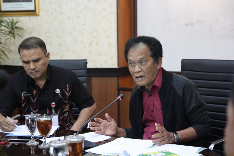 Ketua DPRD Ajak  Anggotanya Turun ke Daerah Pantau Corona