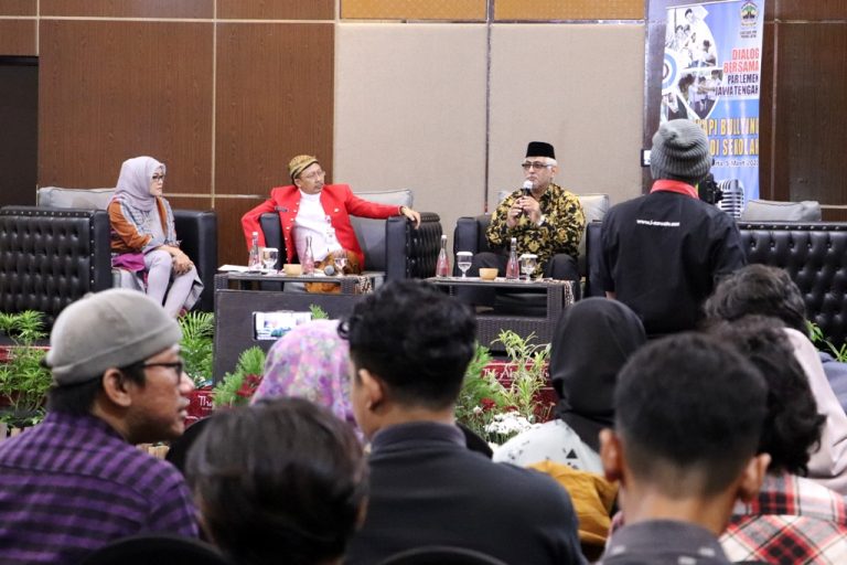 DIALOG PARLEMEN: Perlu Peraturan untuk Melindungi Guru