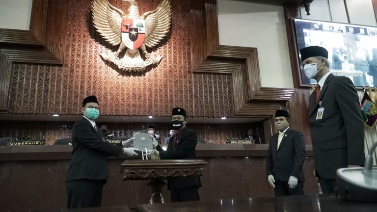 RAPAT PARIPURNA VIRTUAL: Laporan Keuangan Jateng 2019 Raih WTP