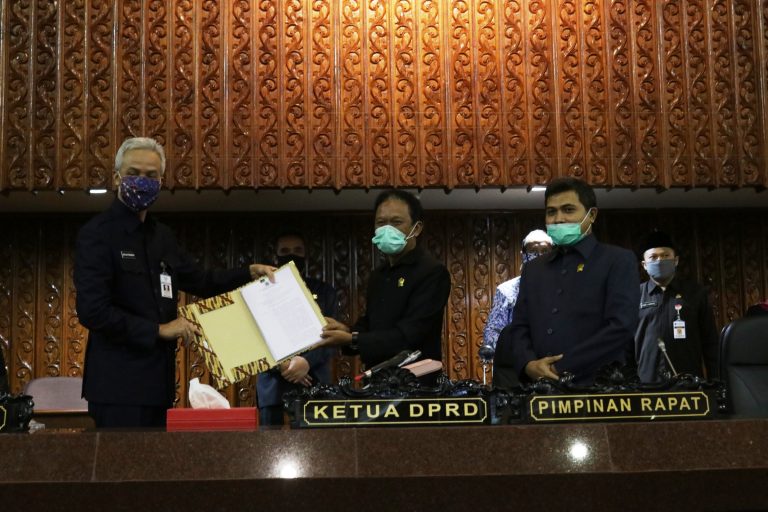 DPRD Sampaikan Rekomendasi LKPj Gubernur 2019