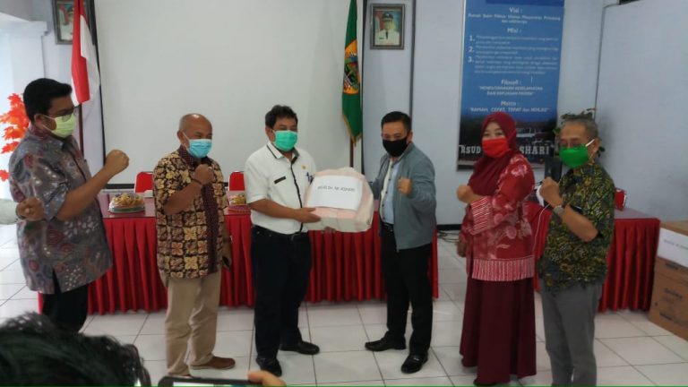 DPRD Serahkan Bantuan untuk Tenaga Medis di Pemalang