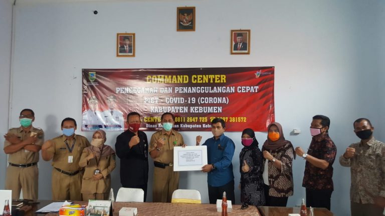 DPRD dari Dapil X Serahkan Ratusan Masker dan Hazmat di Kebumen