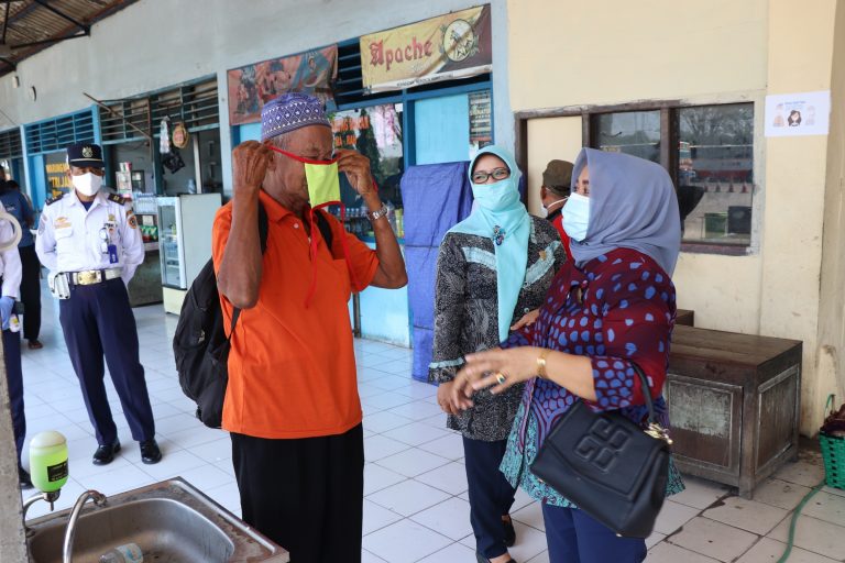 Dewan Harap Disediakan Hand Sanitizer di Tiap Bus