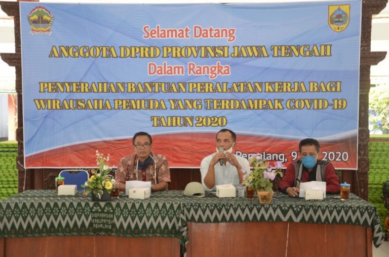 Komisi B Salurkan Bantuan Peralatan Kerja