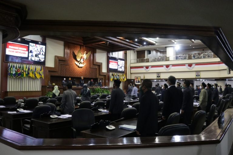 RAPAT PARIPURNA VIRTUAL: Pendapat Gubernur atas Usulan Raperda
