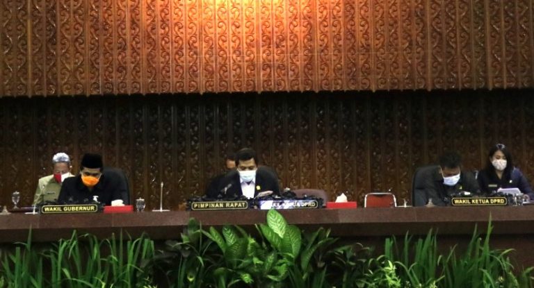 RAPAT PARIPURNA VIRTUAL: Jawaban Gubernur atas Pemandangan Umum Fraksi terhadap RAPBD 2020