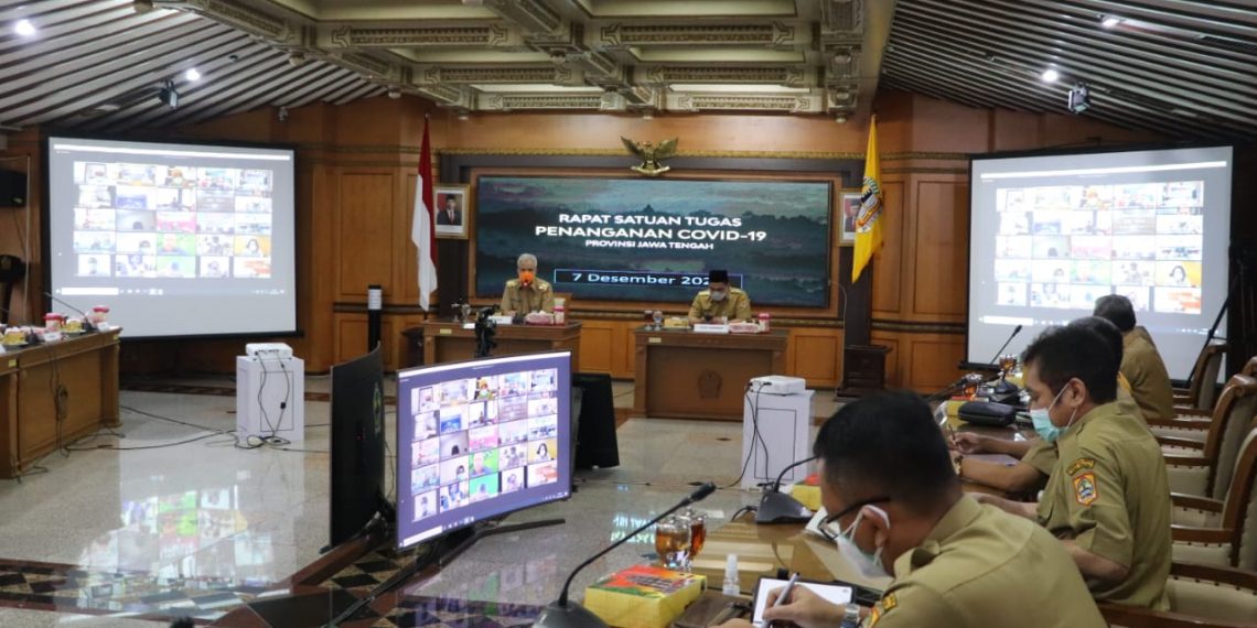 RAPAT SATGAS COVID-19: Masyarakat Belum Disiplin Pakai Masker & Jaga Jarak