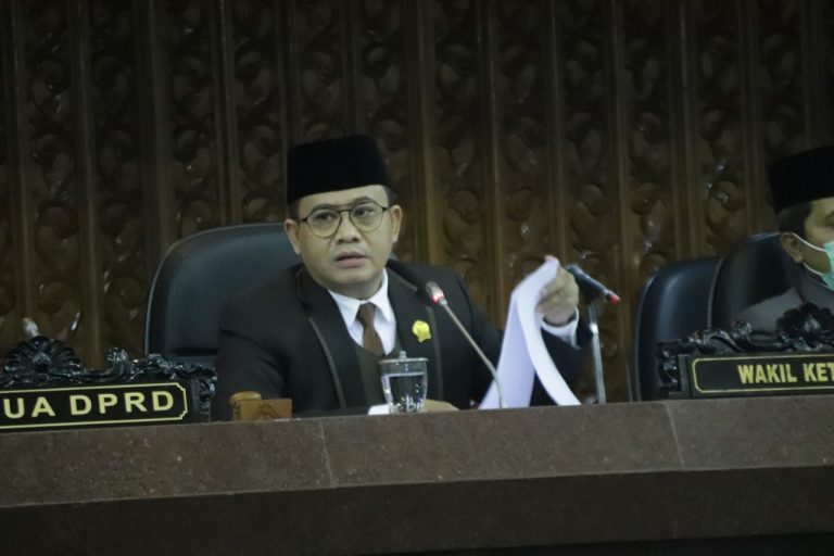 RAPAT PARIPURNA VIRTUAL: Persetujuan 2 Raperda