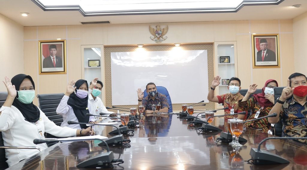 Gubernur Serahkan 1.349 SK Pengangkatan CPNS