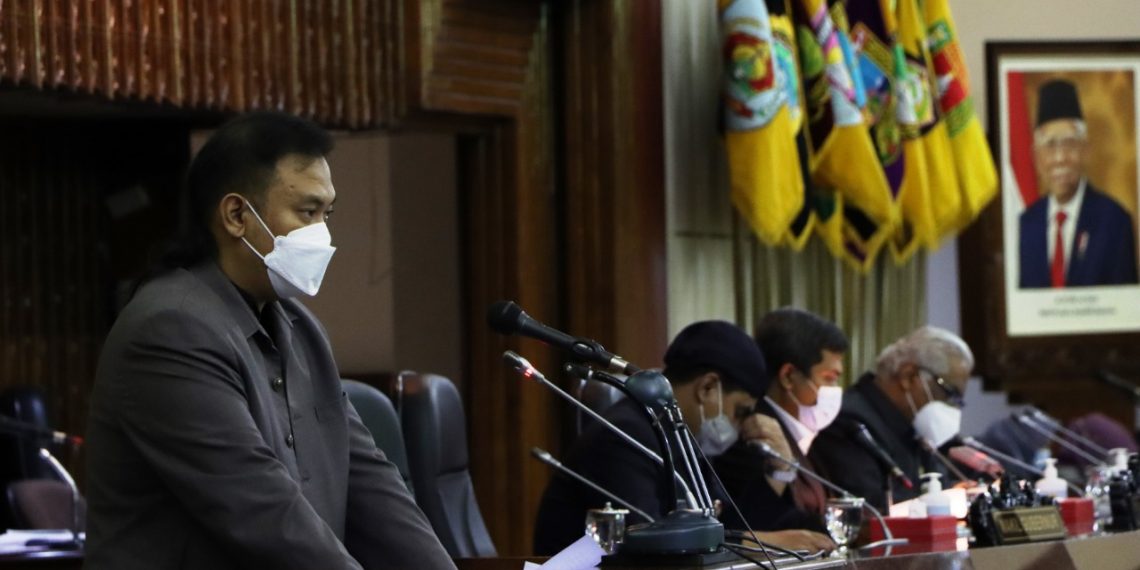 RAPAT PARIPURNA VIRTUAL: Putuskan Raperda Kepemudaan & Perubahan PT Air Bersih Tirta Utama