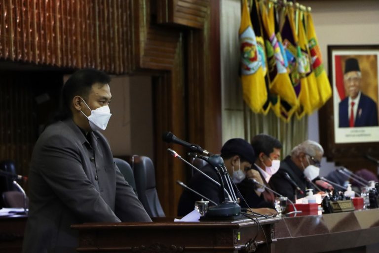 RAPAT PARIPURNA VIRTUAL: Putuskan Raperda Kepemudaan & Perubahan PT Air Bersih Tirta Utama