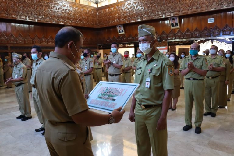 Empat PNS di Setwan Jateng Terima Penghargaan ASN Terbaik