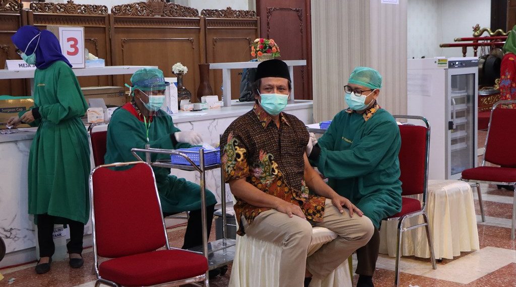 Pimpinan dan Anggota DPRD Jateng Jalani Vaksinasi Covid-19