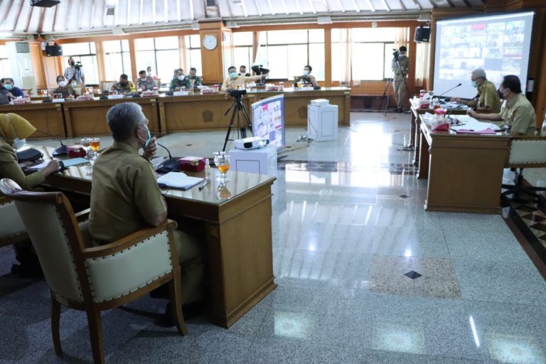 Gubernur Putuskan ‘Jateng di Rumah Saja’, Perketat Aktivitas Kerumunan Massa