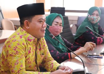 Sukirman ‘Digeruduk’ Puluhan Perempuan Pekalongan