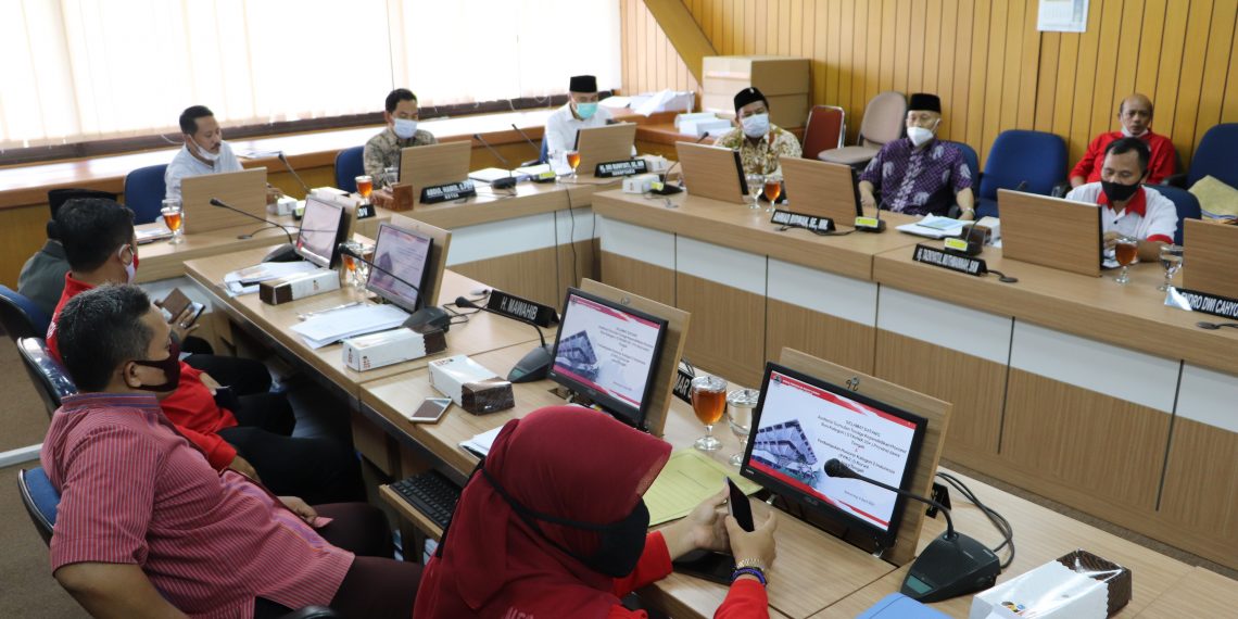 Belum Diangkat ASN, Guru Honorer Sampaikan Keluhan ke Gedung Berlian