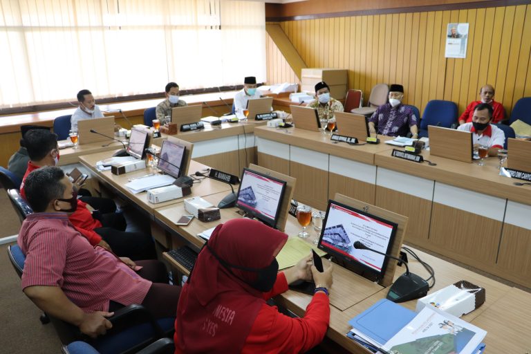 Belum Diangkat ASN, Guru Honorer Sampaikan Keluhan ke Gedung Berlian