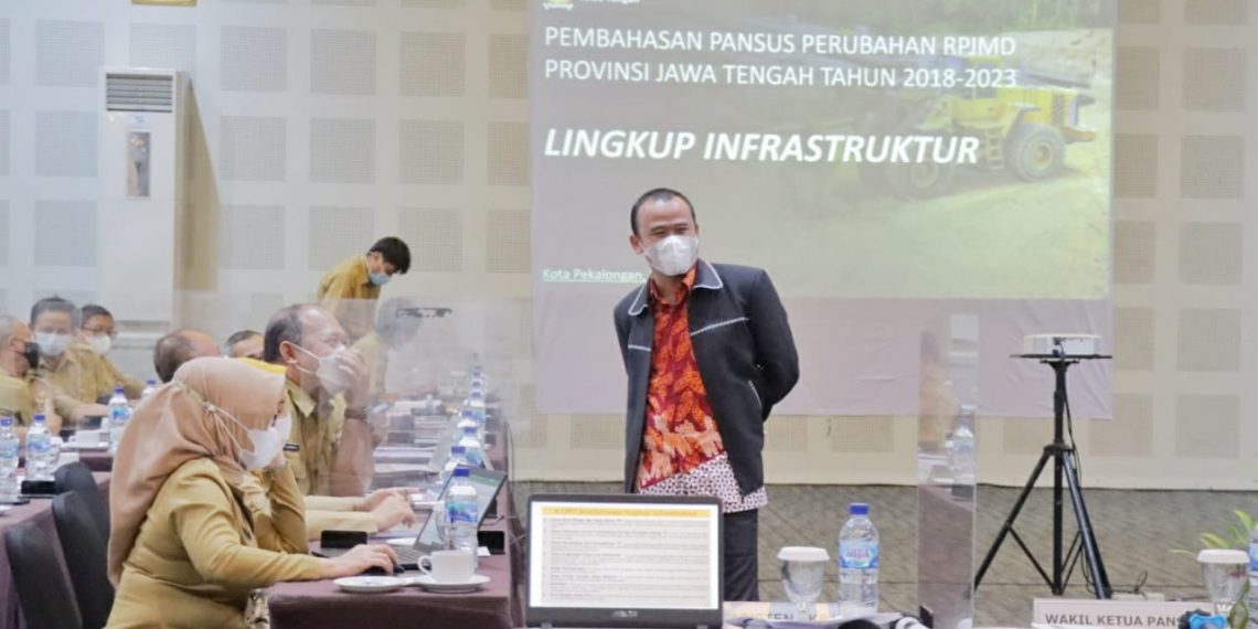 Perubahan Kewenangan ESDM, Penurunan IKLH, dan Standardisasi Jalan Jadi Catatan