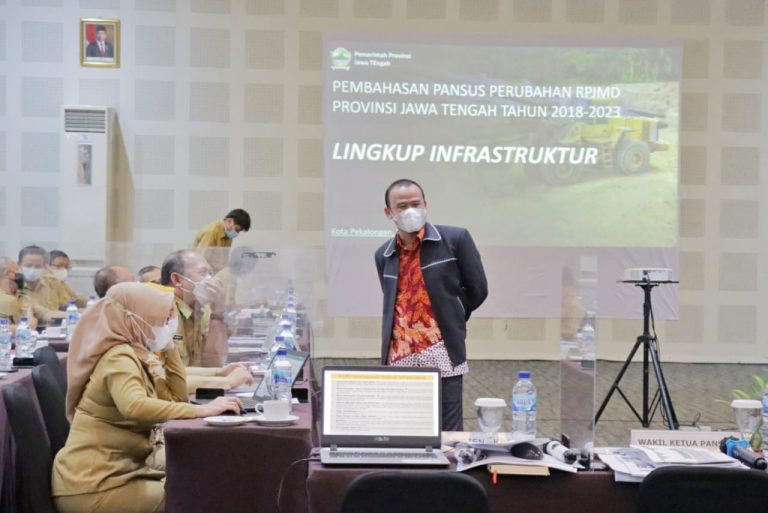 Perubahan Kewenangan ESDM, Penurunan IKLH, dan Standardisasi Jalan Jadi Catatan
