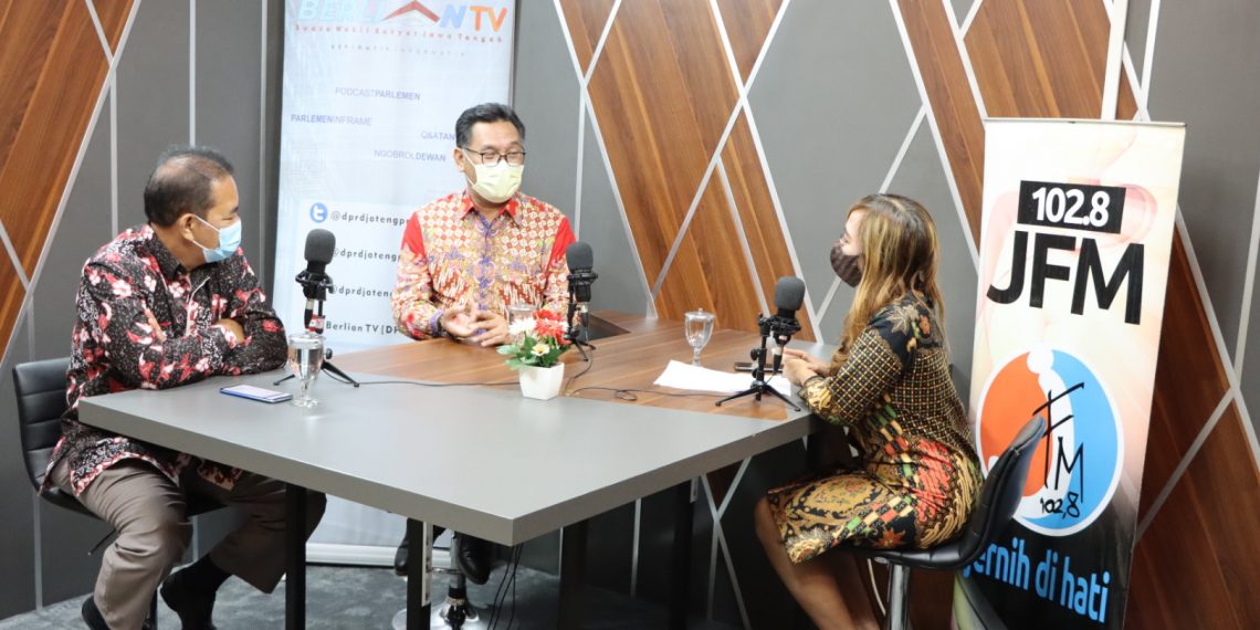 DIALOG PARLEMEN : Tekan Ledakan Penduduk, Tegak KB