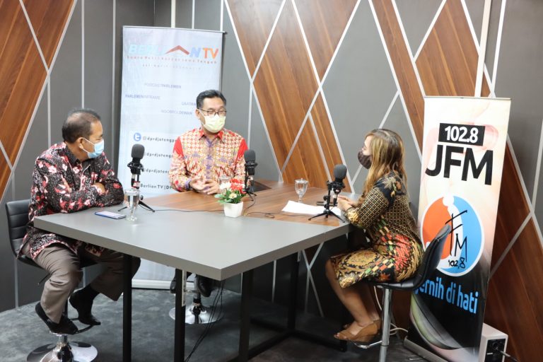 DIALOG PARLEMEN : Tekan Ledakan Penduduk, Tegak KB