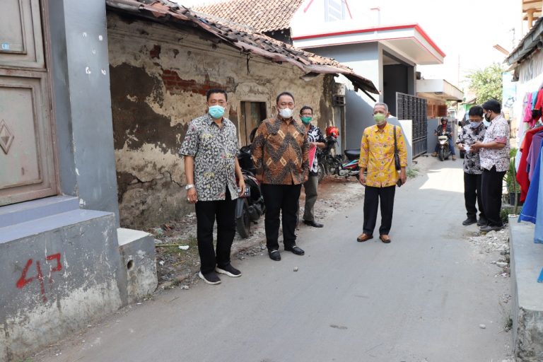 Proyek Jalan Desa di Kabupaten Tegal Dipantau