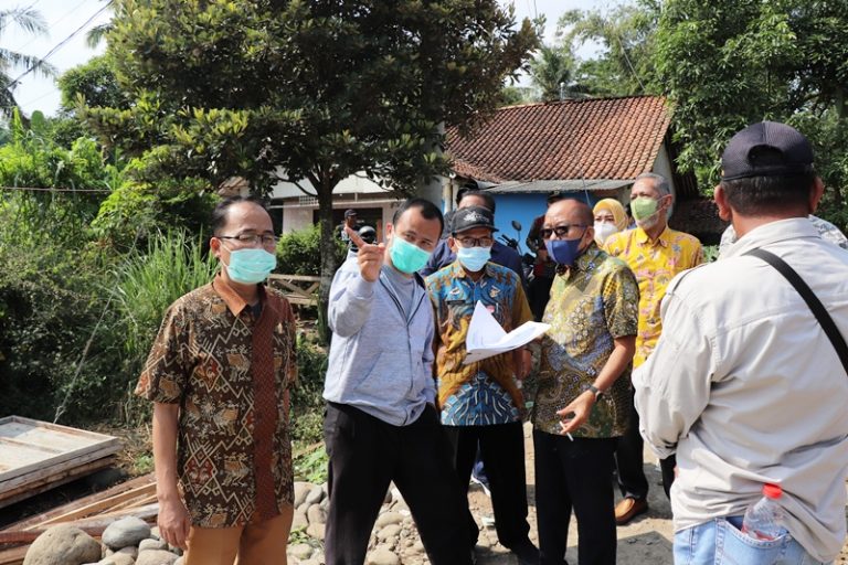 Proyek Tebing Sungai Prupuk Harus Sesuai Target