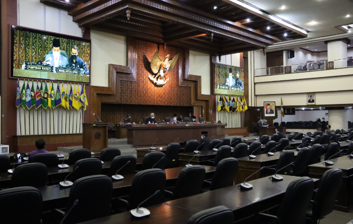 RAPAT PARIPURA VIRTUAL: Tanggapan Gubernur atas Pandangan Umum Fraksi terhadap Raperda Pertanggungjawaban APBD 2020