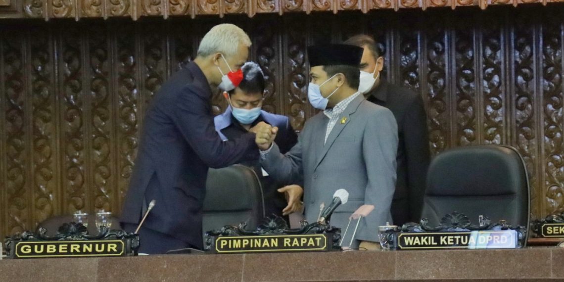 RAPAT PARIPURNA : Gubernur Tekankan Optimisme Capai Pertumbuhan Ekonomi