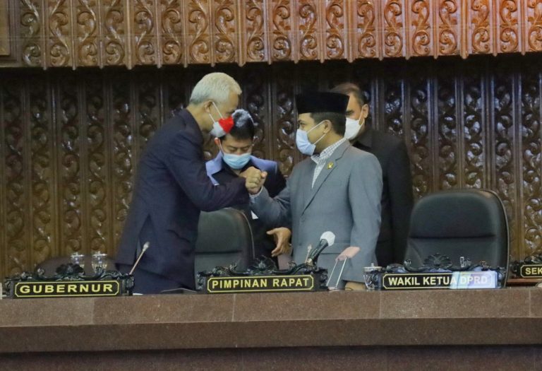 RAPAT PARIPURNA : Gubernur Tekankan Optimisme Capai Pertumbuhan Ekonomi