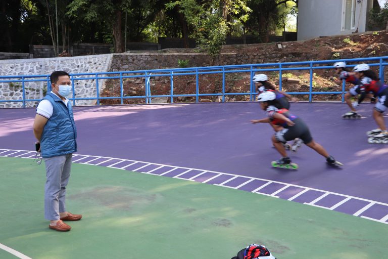 Atlit Sepatu Roda Mohon Doa Restu