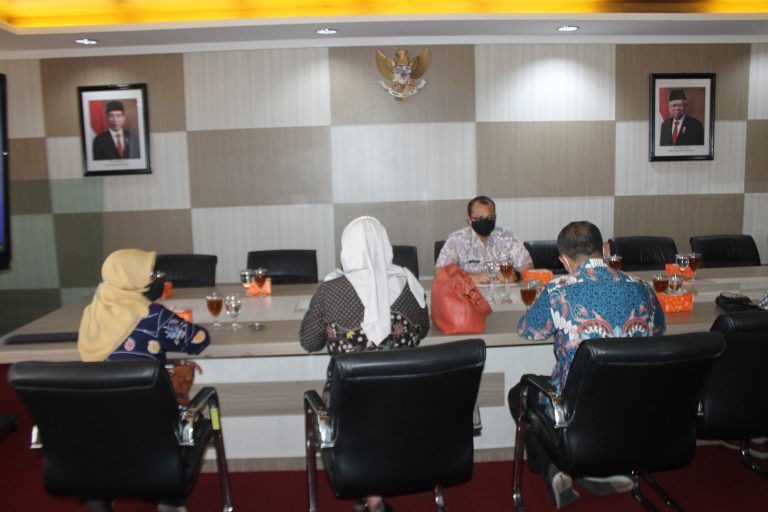 DPRD Jember Diskusikan PTM di Gedung Berlian