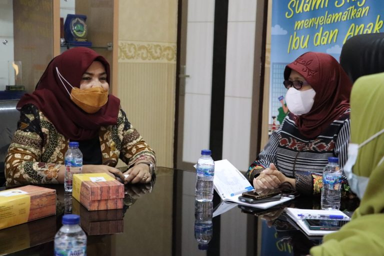 Diskusikan PUG bersama DP3AK Jatim