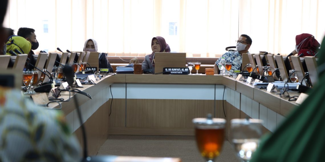 Tenaga Pendidik Honorer Belum Dapatkan Upah Layak