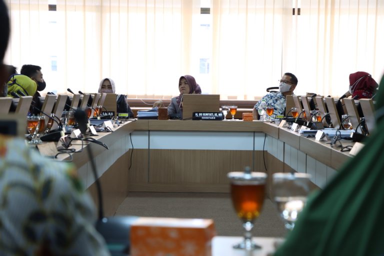 Tenaga Pendidik Honorer Belum Dapatkan Upah Layak