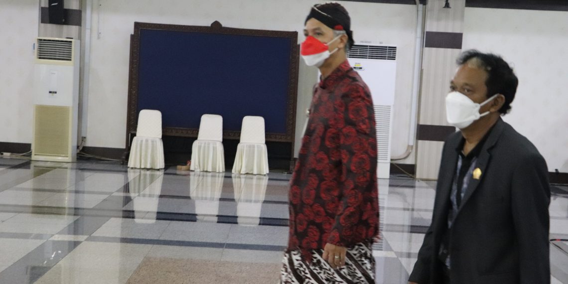 Ketua DPRD Hadiri Penyerahan Dipa oleh Gubernur