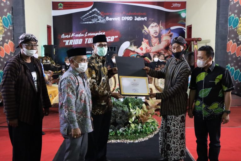 MEDIA TRADISIONAL: Kuda Lumping, Kesenian Khas Temanggung