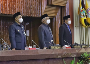 RAPAT PARIPURNA VIRTUAL: Laporan Raperda Penjamin Kredit Daerah & Peraturan DPRD